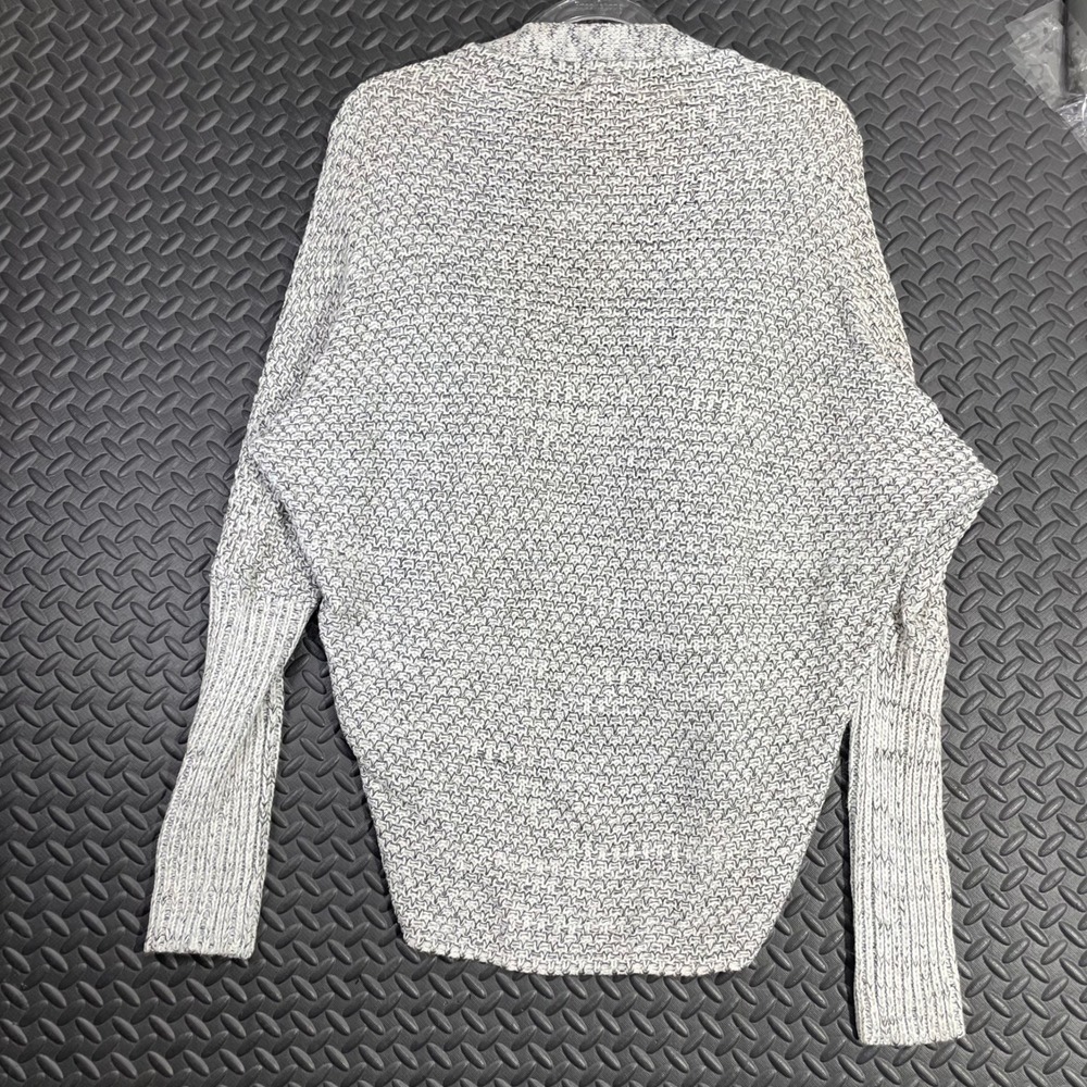 New J.J. Basics‎ Gray Knitted Cardigan Sweater 100% Acrylics Women's Size Small - Picture 2 of 8